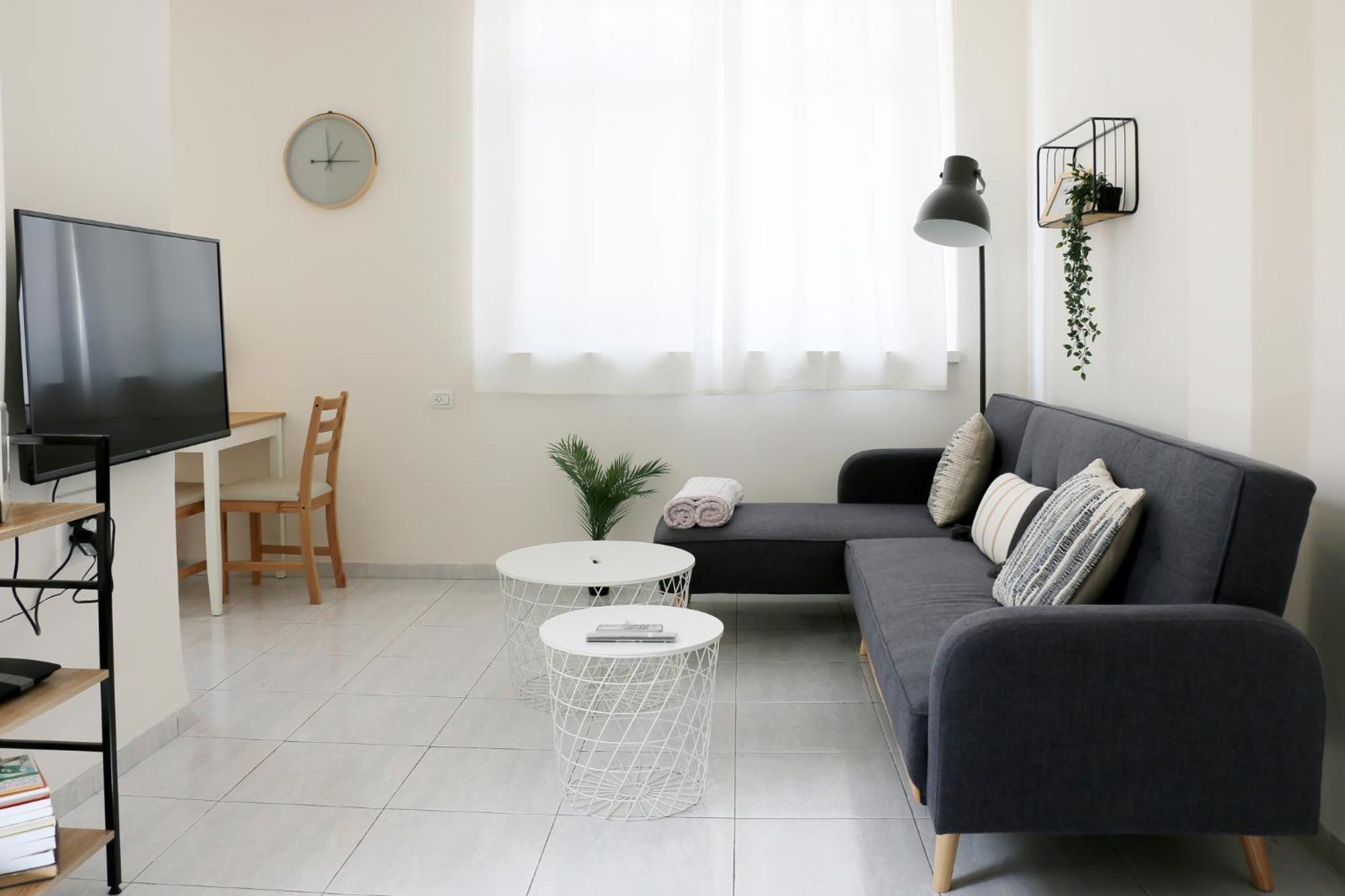Modern And Spacious Apartment In Downtown Haifa Buitenkant foto