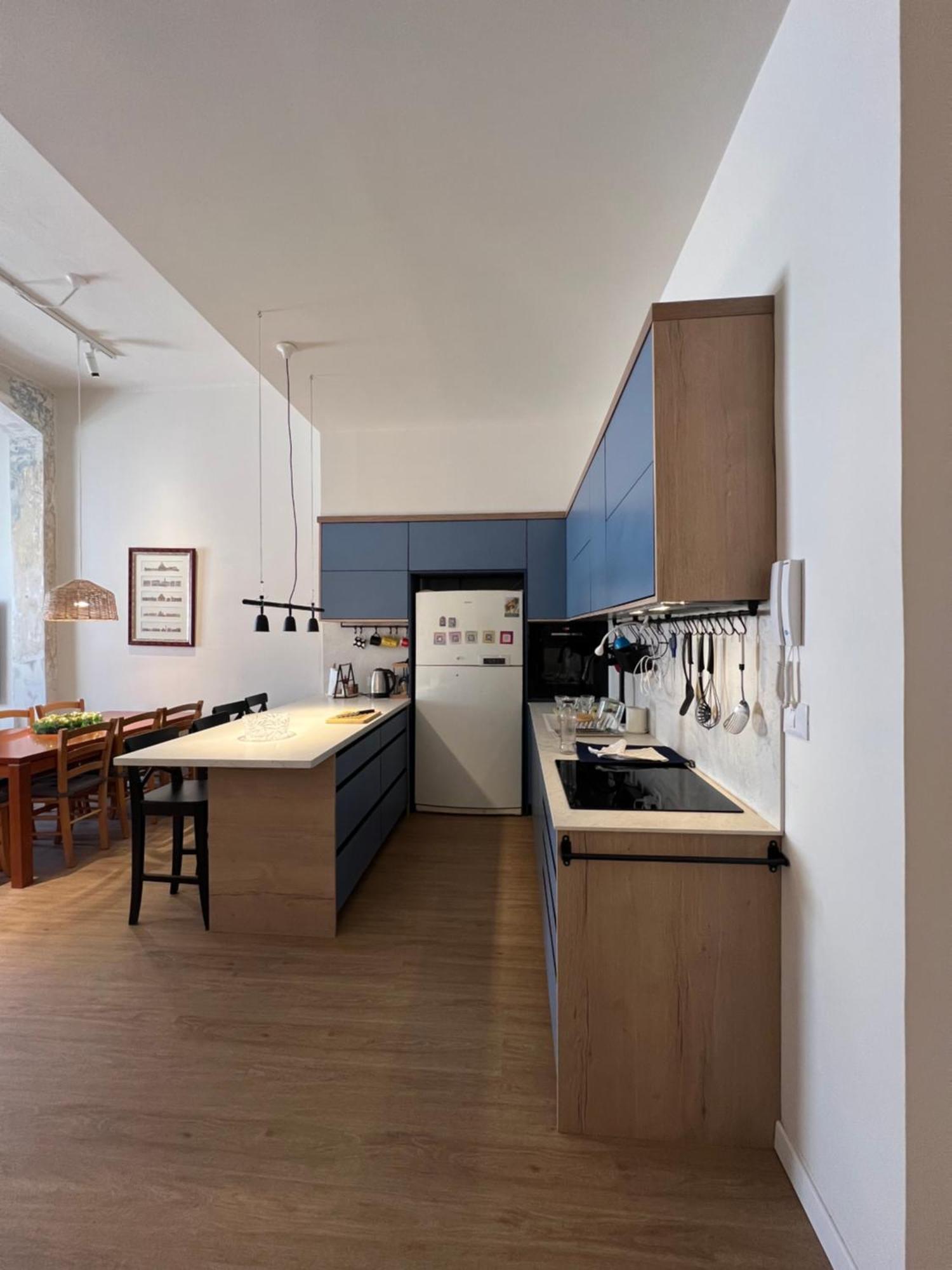 Modern And Spacious Apartment In Downtown Haifa Buitenkant foto